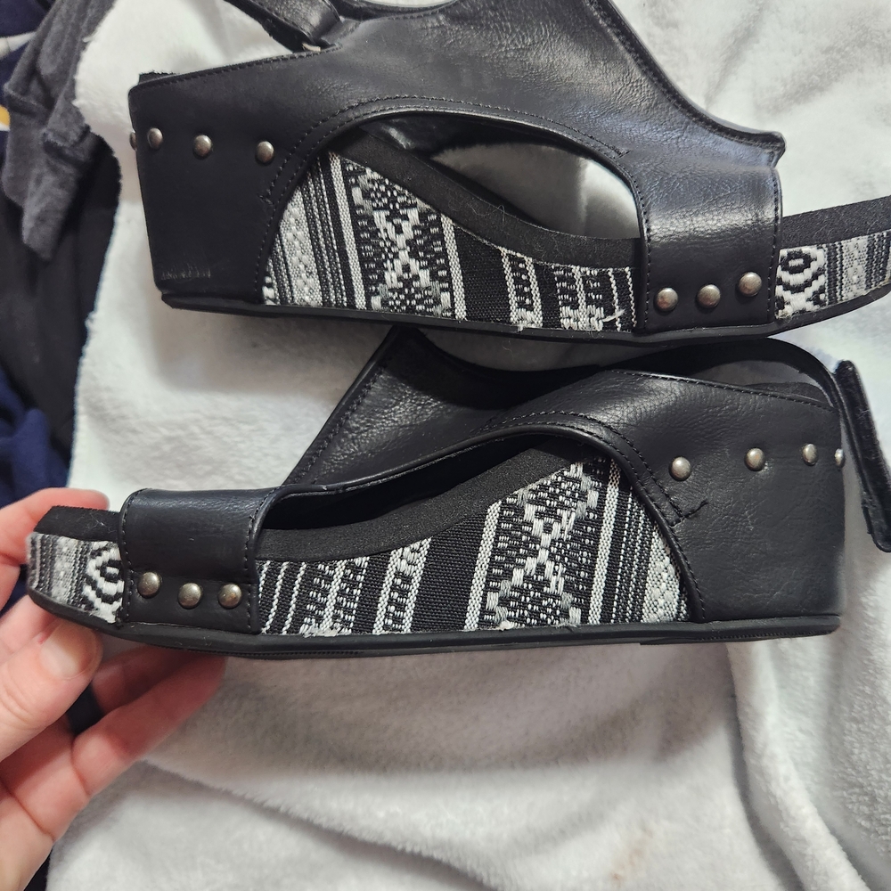 Very G Black and White Wedge Sandals